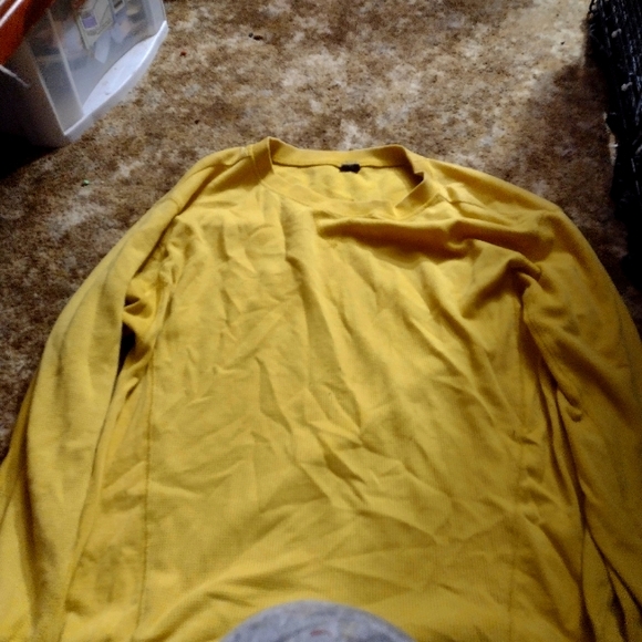 Yellow mustard sweater - Picture 3 of 3